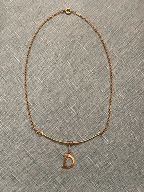 Vintage gold tone Initial D curved bar and chain necklace